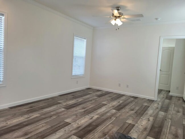 Building Photo - 5552 Annette St