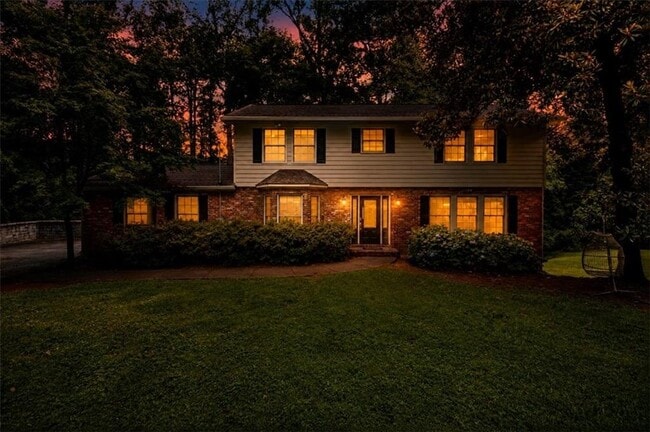 Building Photo - 5667 Colton Dr NE