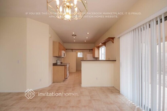 Building Photo - 2713 E La Costa Dr