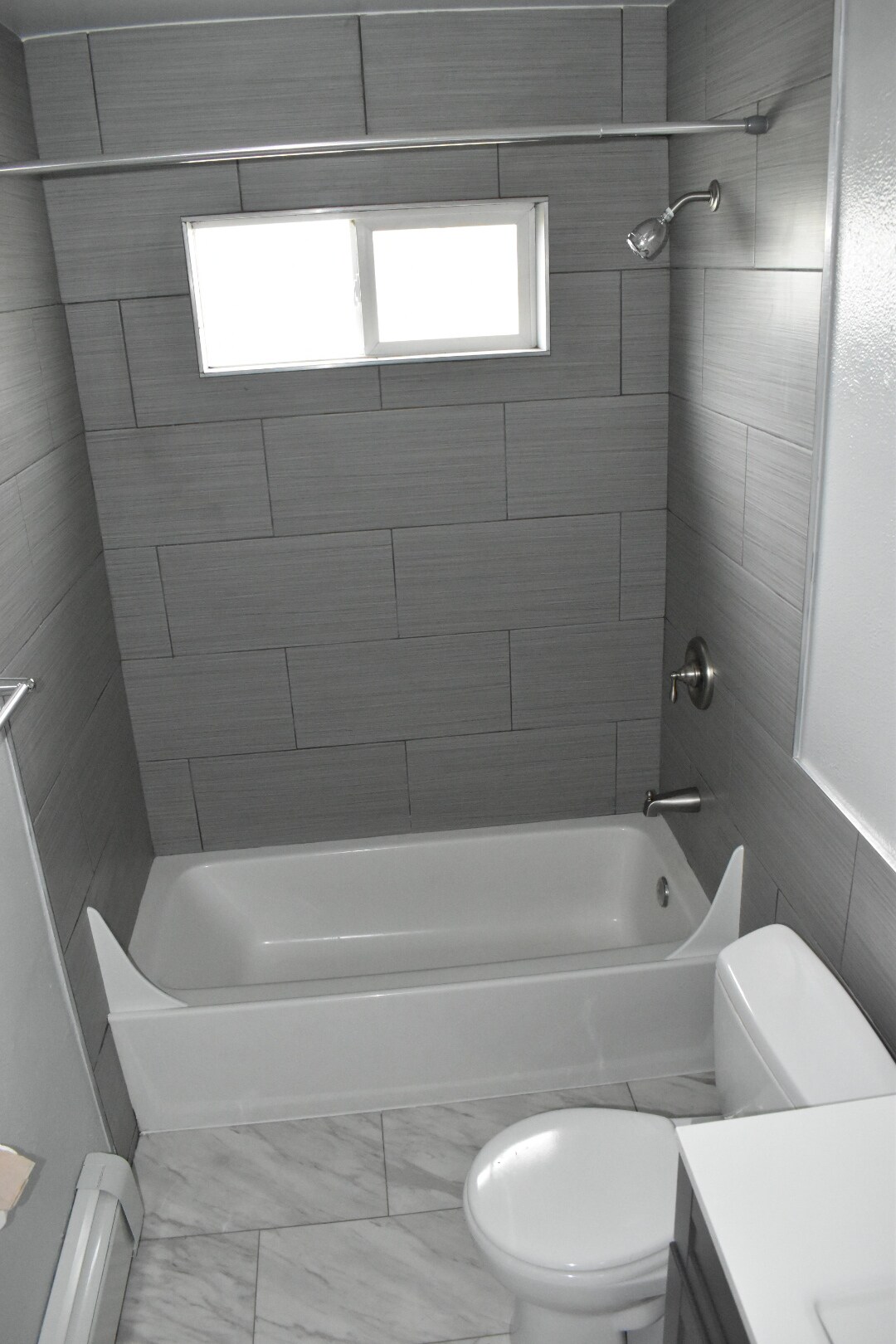 Tile Bath Surround - 7905 N Fessenden St