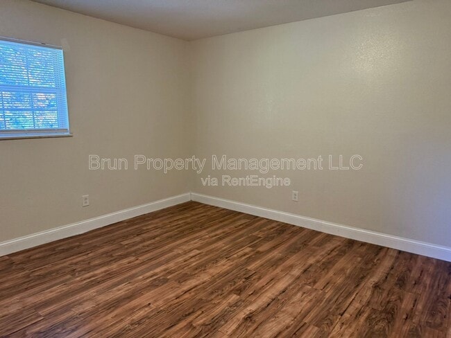 Building Photo - 5540 N Broadway St