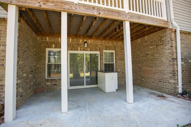Building Photo - "Spacious 3-Bedroom Retreat with 3200 Sq Ft of Comfort in Seven Lakes!"