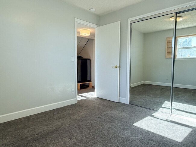 Building Photo - Updated Single-Family Home in Centennial!