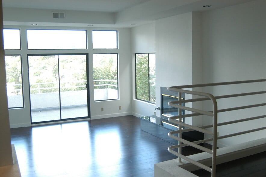 Building Photo - 1425 Columbia Dr