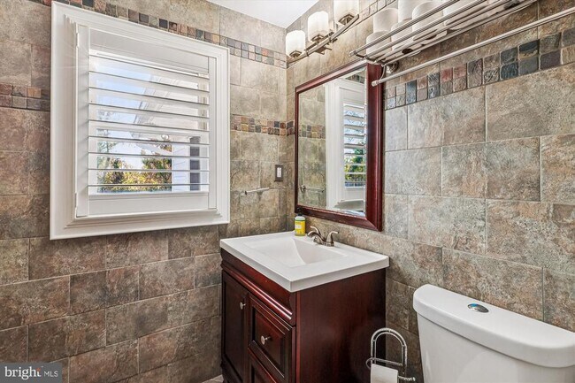 Building Photo - 1506 Widows Mite Rd