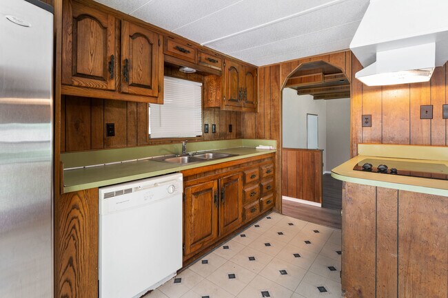 Building Photo - 112 Queenswood Dr