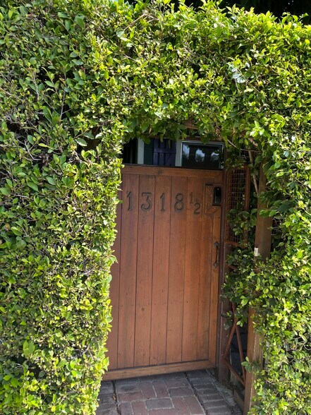 Front gate w/digital entry - 1318 N McCadden Pl