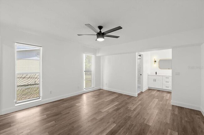 Building Photo - 11218 Creek View Dr