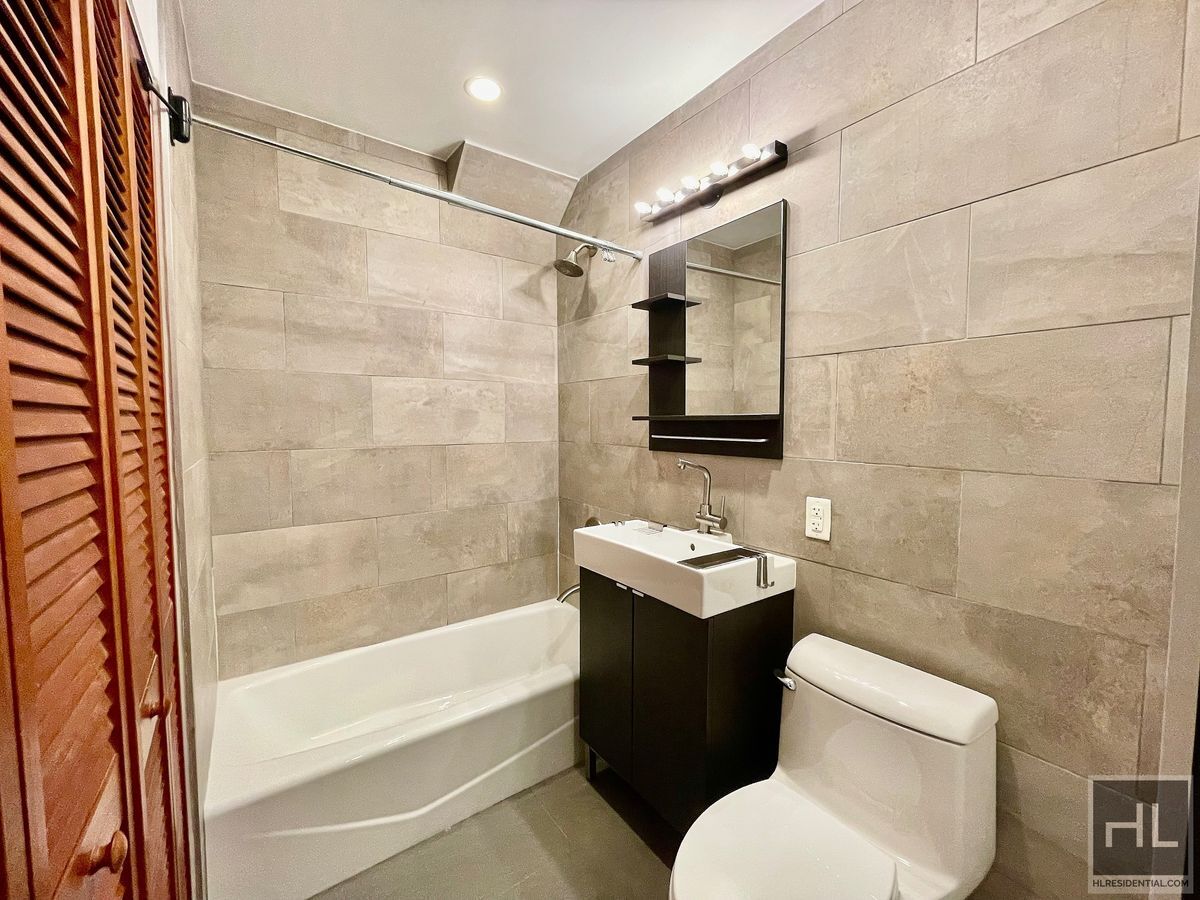 Building Photo - 28 AVENUE