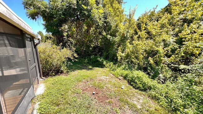 Building Photo - NEWLY RENOVATED 3 Bedroom/2 Bath Unit! Was...