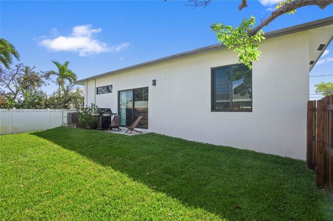 Building Photo - 808 NW 5th Terrace