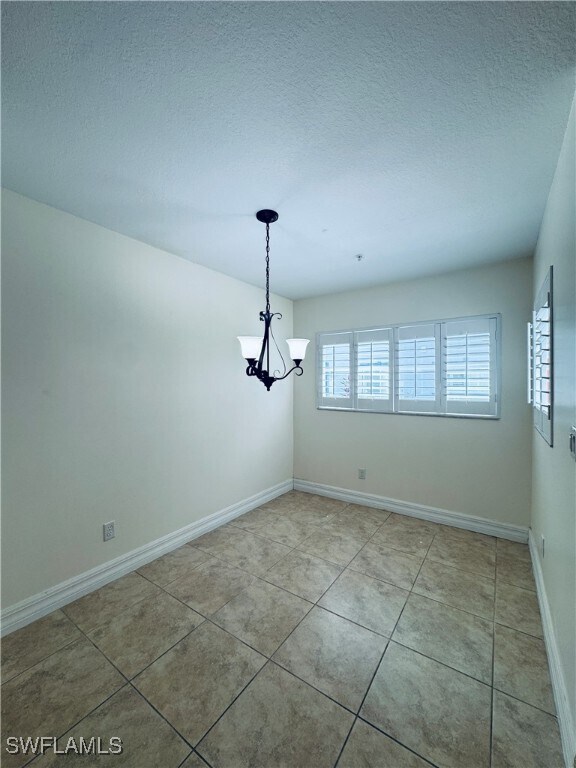 Building Photo - 12101 Santaluz Dr