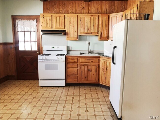 Building Photo - 708 Schuyler St