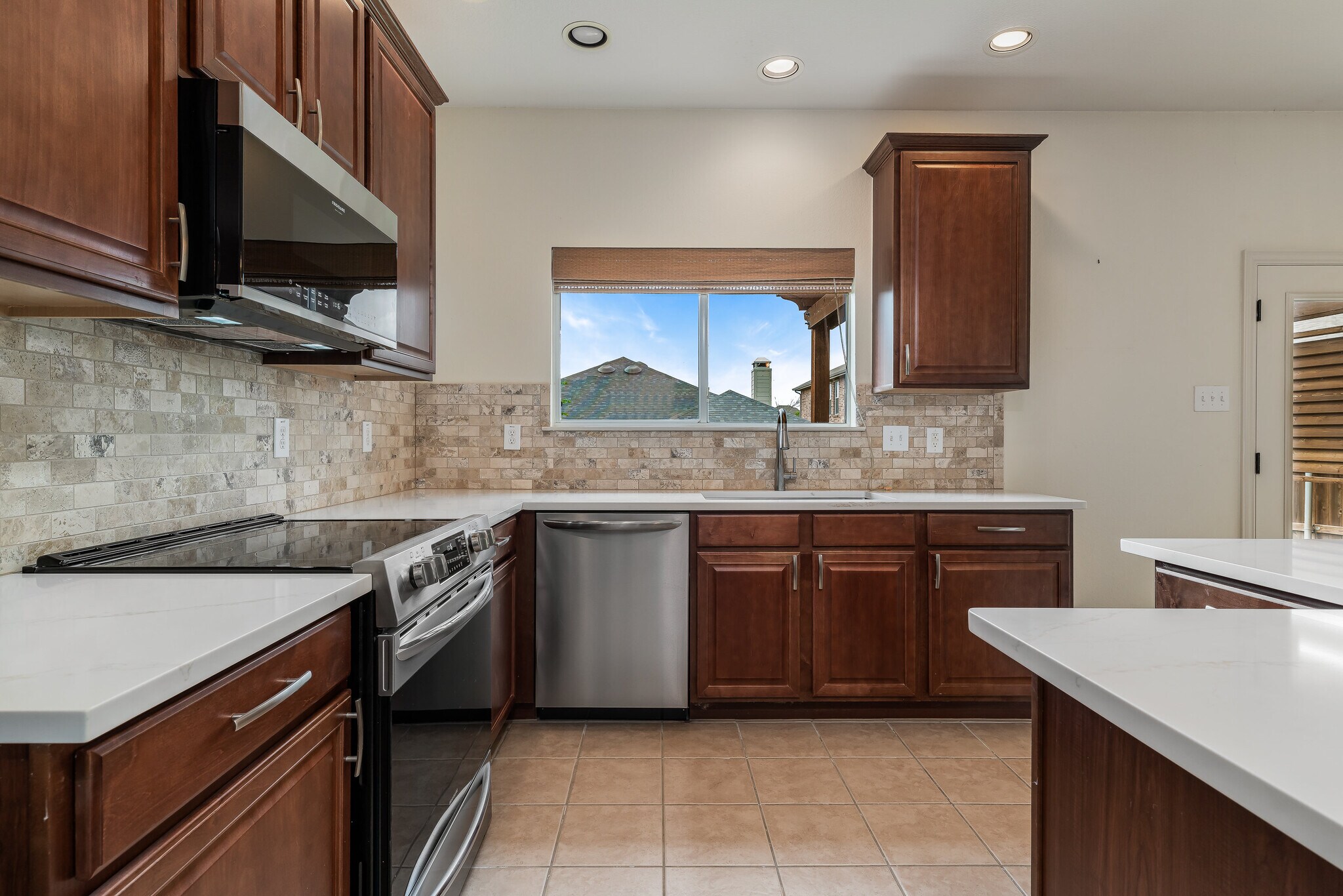 Building Photo - 5708 Sapphire Pool Trl