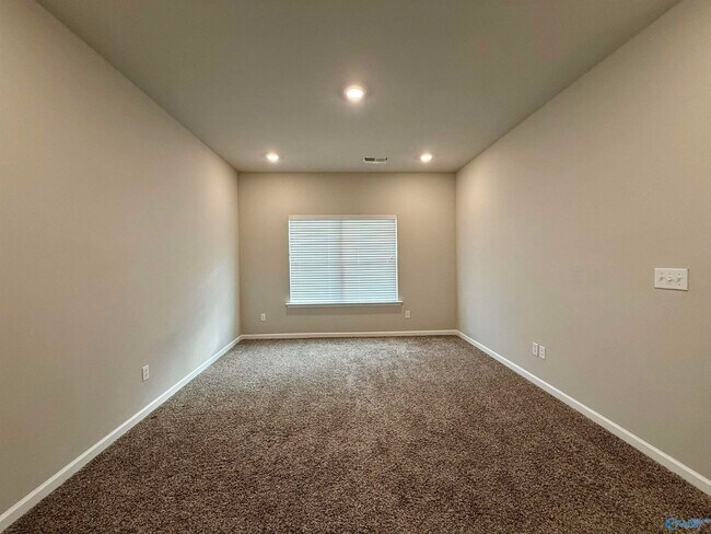 Building Photo - 116 River Haven Dr