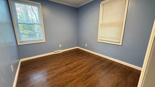 Building Photo - 324 Fuller Rd