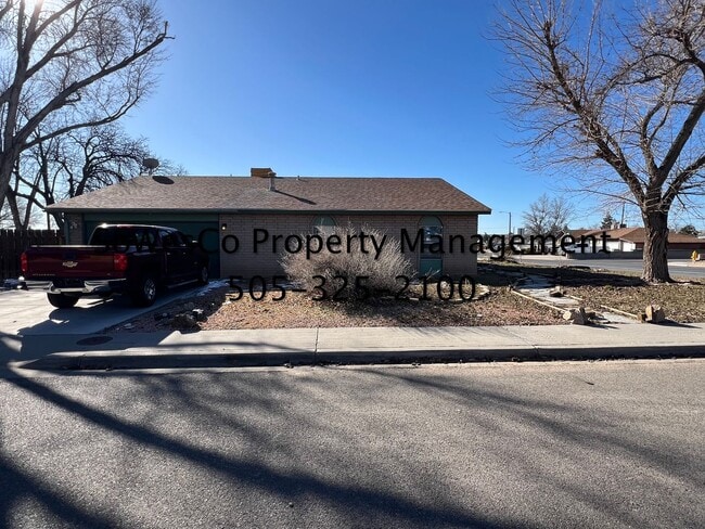 Building Photo - FULLY FURNISHED  3 Bedroom 2 Bath 2 Car Garage - 3 Month Minimum