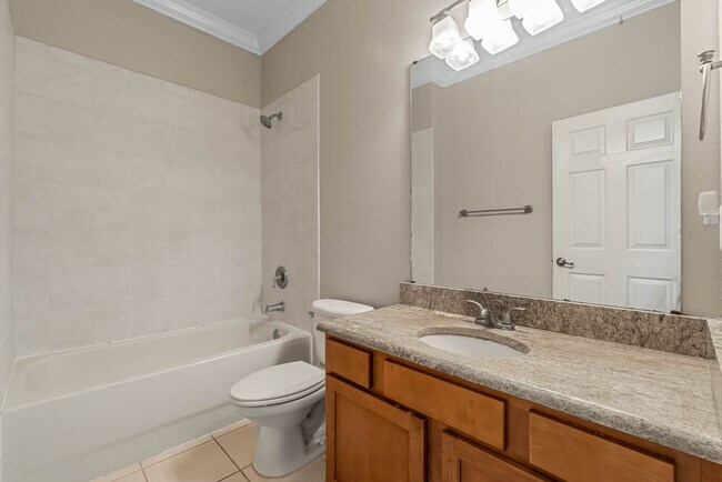 Building Photo - Around the Corner to Avalon Park Towncente...