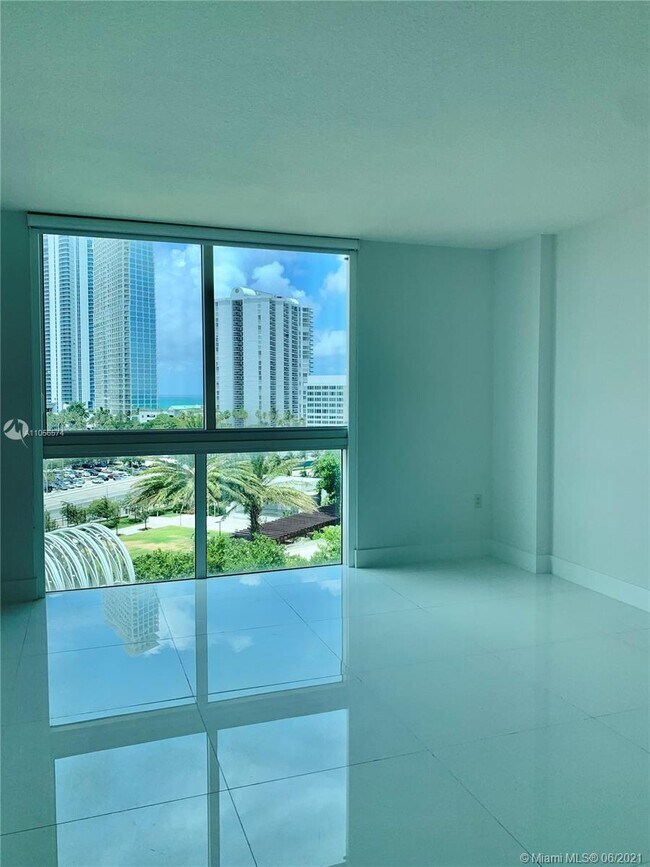 Building Photo - 250 Sunny Isles Blvd