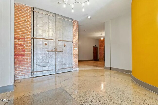 Building Photo - 500 N Duke St