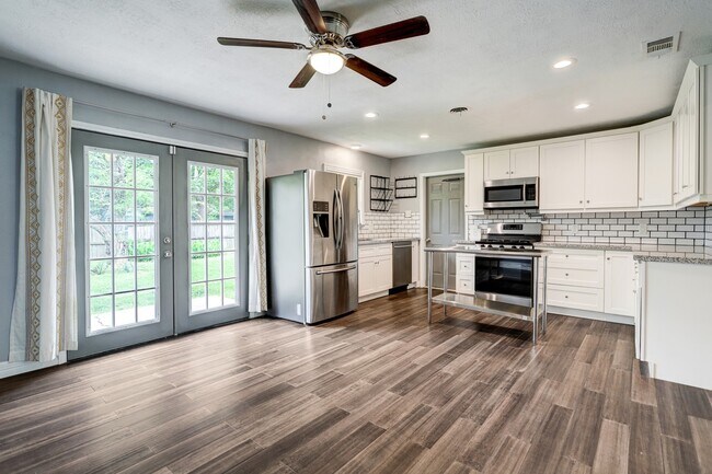 Building Photo - 7011 Neff St