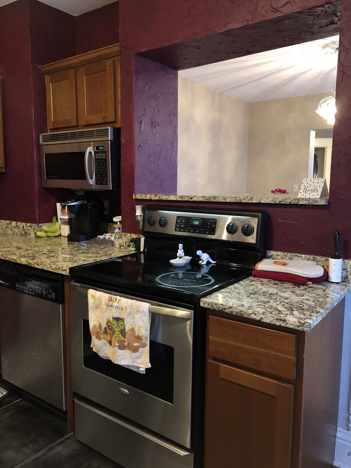 Kitchen w Granite - 2119 E Bradford Ave