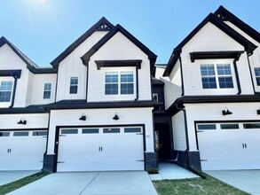 Building Photo - OPEN HOUSE! Now Leasing! 3-Bedroom 2.5 Bath Townhome in Olive Branch- Minutes from Methodist Hosp...