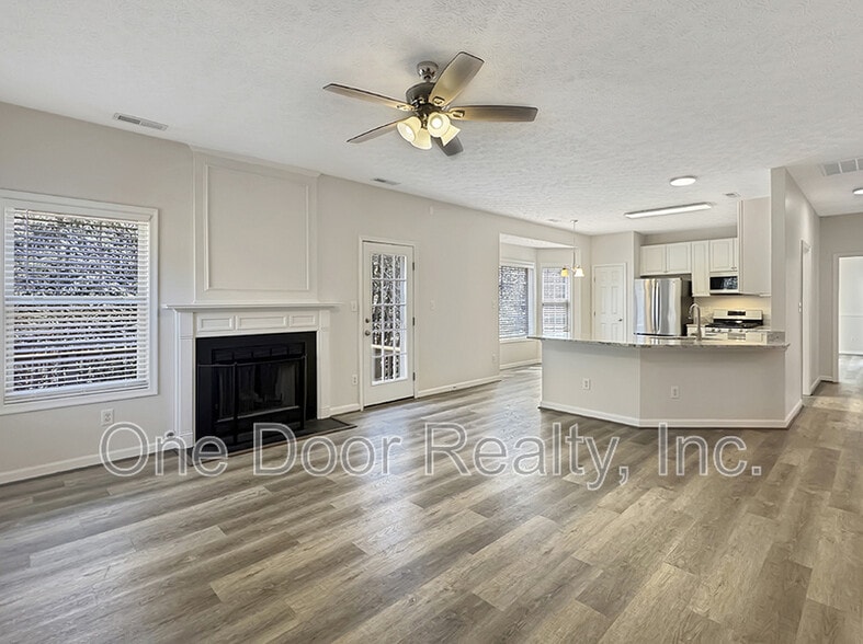 Building Photo - 6268 Chelsea Crescent