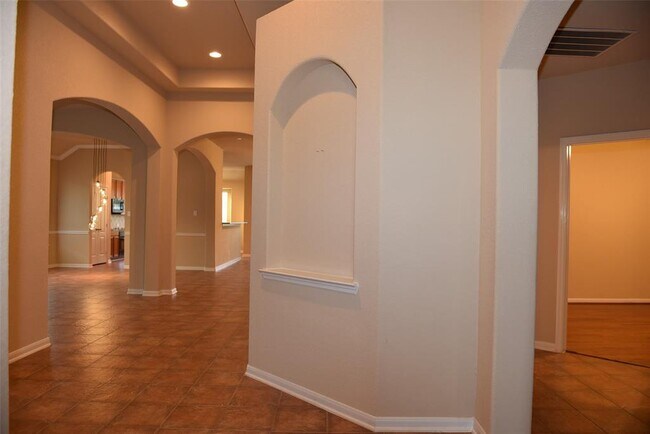 Building Photo - 6727 Oakman Ln