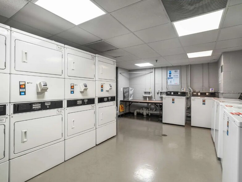 Building Photo - 900 19th Ave S