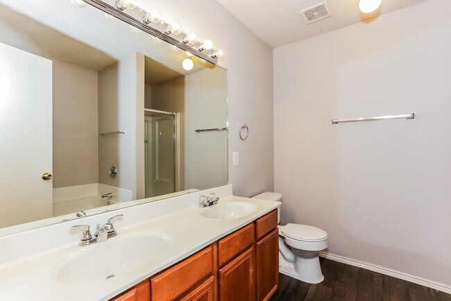 Building Photo - 617 Sawyer Dr