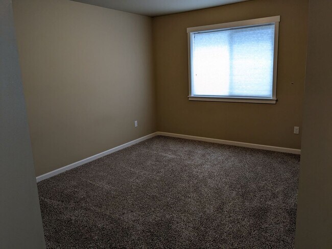 Building Photo - 923 Boatman Ave NW