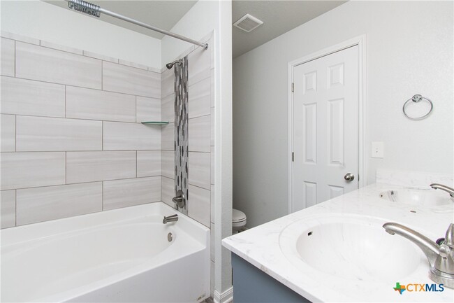 Building Photo - 6910 Catherine Dr