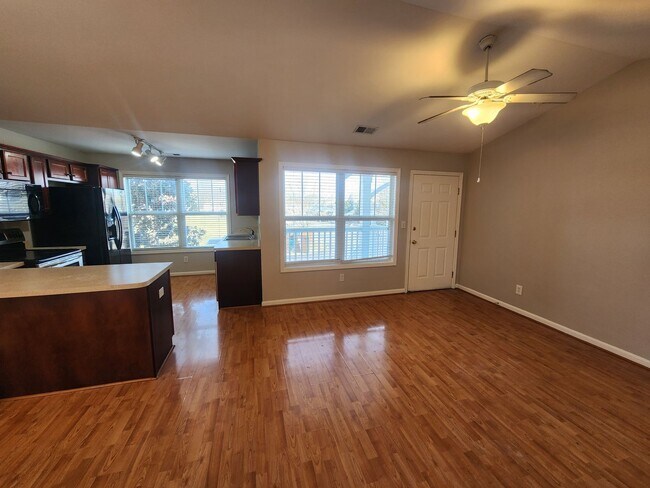 Building Photo - 3802 Falcon Crest Dr
