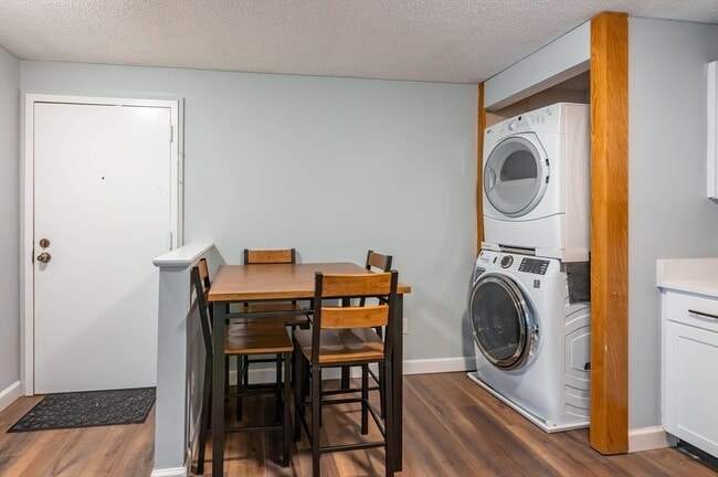 Building Photo - 19 Kimberly Dr