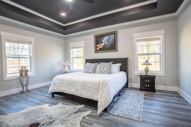 Building Photo - 823 Meridian Rd