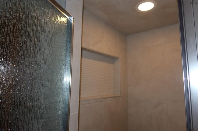 Building Photo - 4819 Royal Oak St