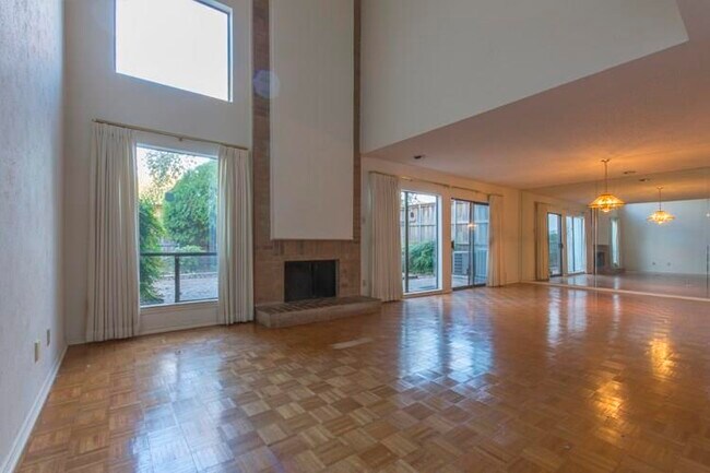 Building Photo - 6461 Southpoint Dr