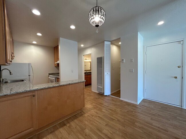 Building Photo - Bright & Updated 1BR Condo in Prime Walnut...