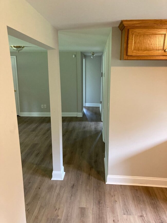 Building Photo - 2/1 House in Carrollton- $1,195