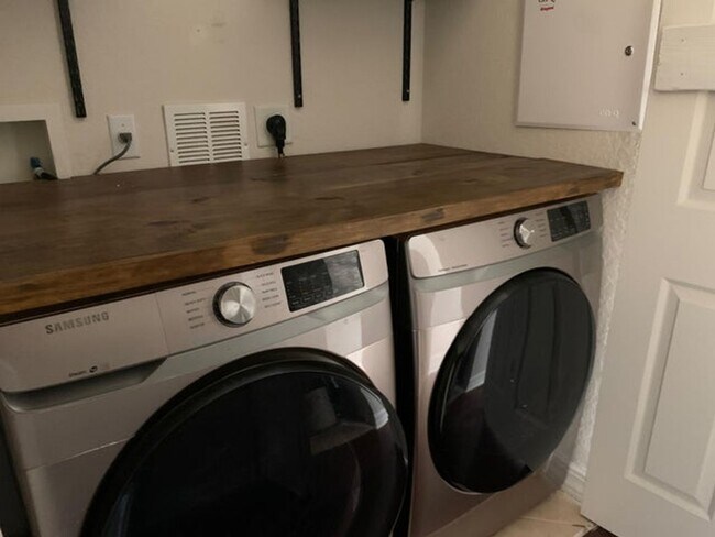 Building Photo - 147 Mulligan Pl