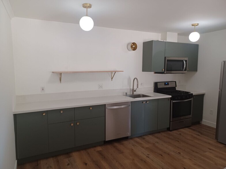 Building Photo - Individual Bungalows: All 1 bedroom/ 1 bat...