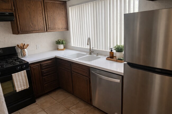 Building Photo - 5 Pueblo Vista St