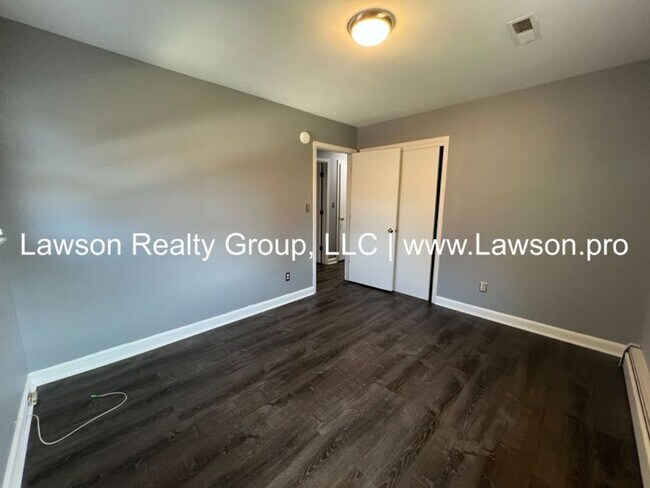 Building Photo - Very Nice & Spacious Home in Hidden Valley Neighborhood - Pet Friendly!