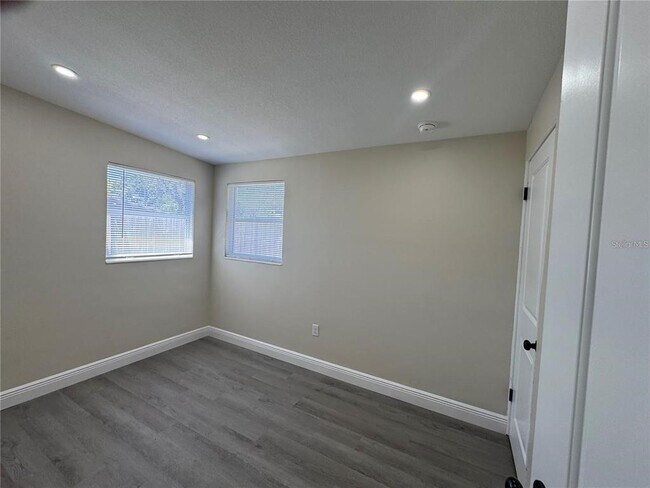 Building Photo - 7039 Lenox Dr