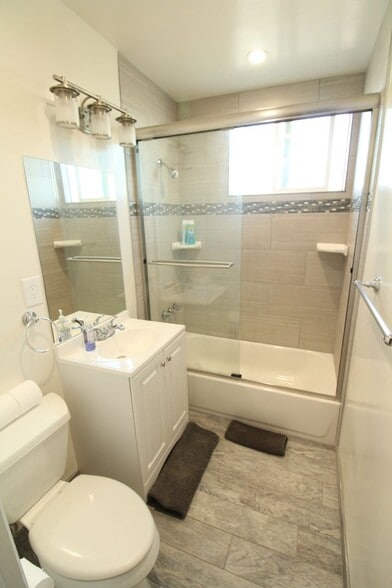 Interior Photo - 12757 Matteson Ave