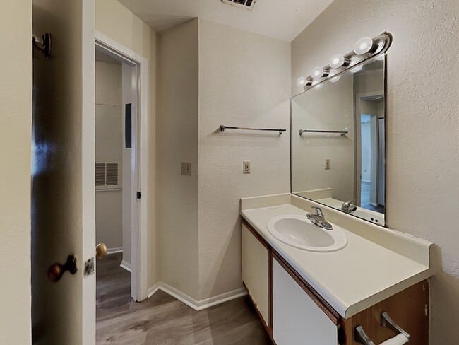 Building Photo - 623 Dory Ln