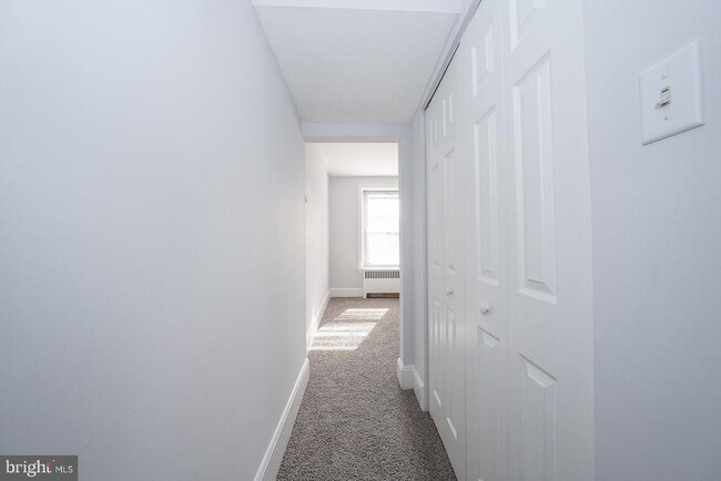 Building Photo - 217 Dupont St