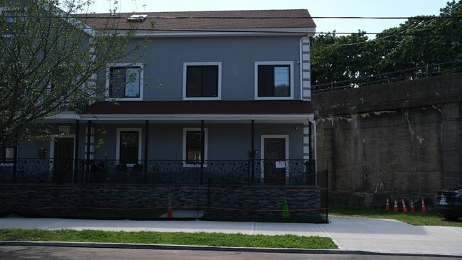 Building Photo - 2071 Bogart Ave