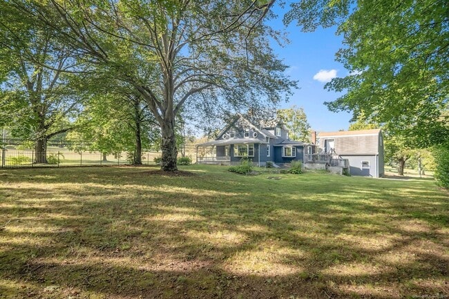 Building Photo - 884 Highland Ave